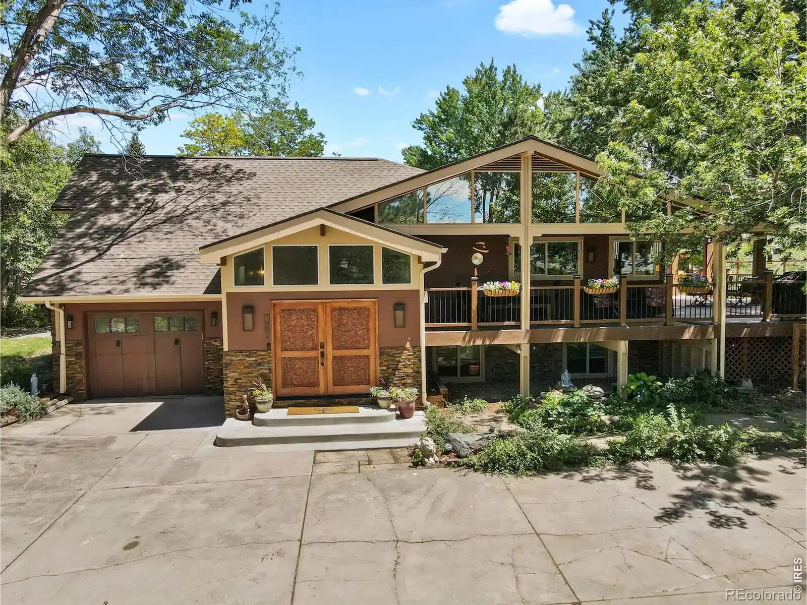 Image 1: Beautiful Curb Appeal Image 1: Beautiful Curb Appeal