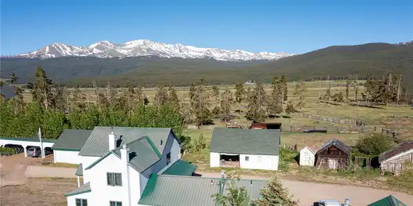 875 Highway 300