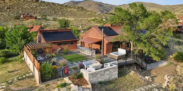 8009 Thistle Court