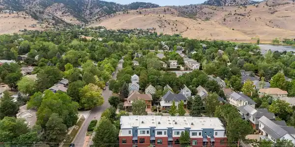 Image 3: Townhome next to the foothills Image 3: Townhome next to the foothills
