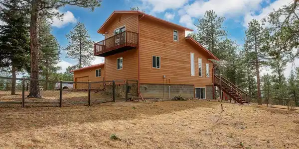 Image 4: Side yard Image 4: Side yard