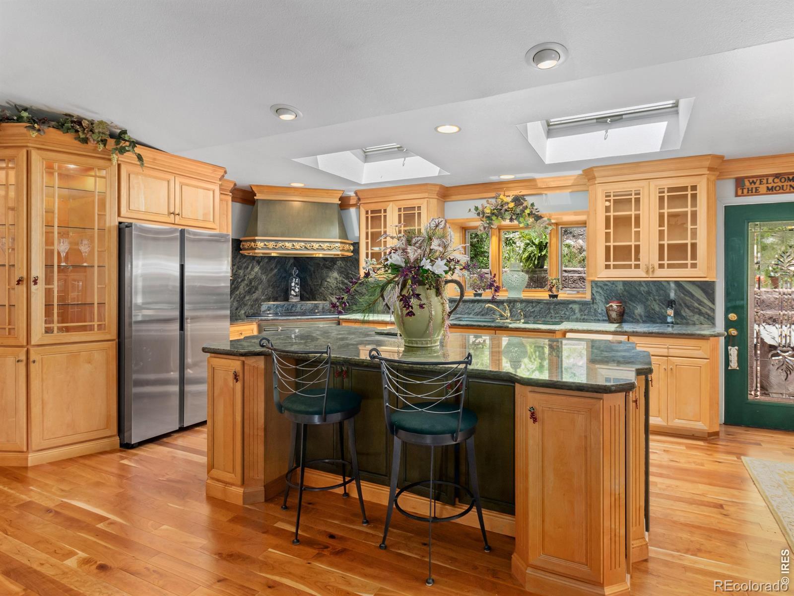 Image 2: A place to gather and dine in luxury Image 2: A place to gather and dine in luxury