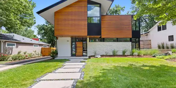 550 Iris Avenue