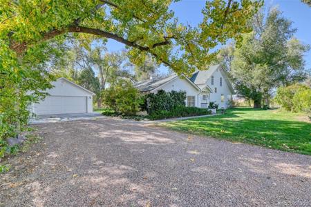 900 Pond Terrace