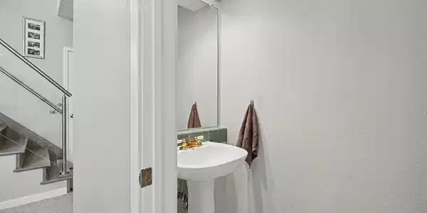 Image 4: Guest Bathroom - Main Level