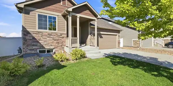 Image 3: Mature Landscaping Image 3: Mature Landscaping