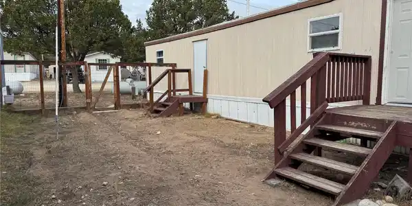 Image 3: Fenced yard