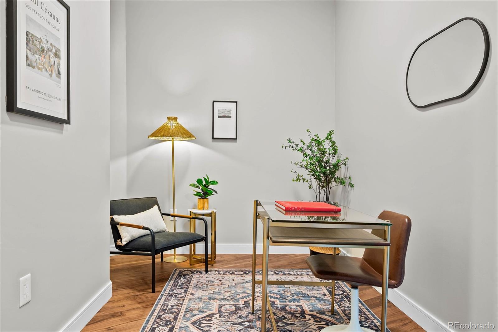 Image 4: Great for an office, private gym, or visiting guests