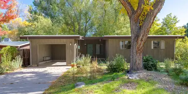 2207 Bluebell Avenue