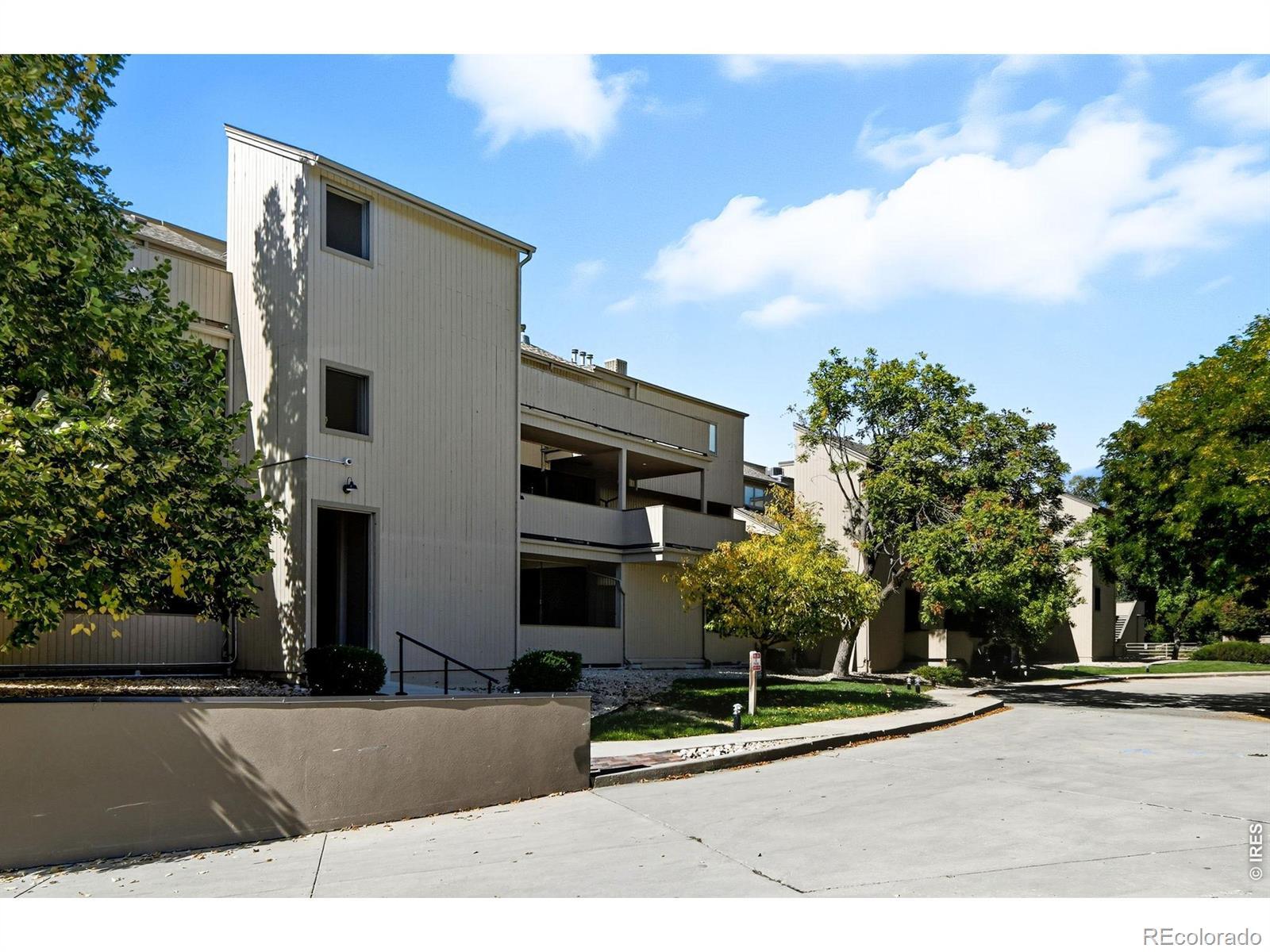 Image 2: Fantastic Kalmia Court Location! Image 2: Fantastic Kalmia Court Location!