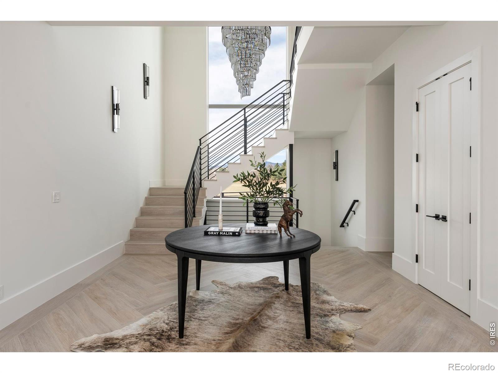 Image 3: Formal entry