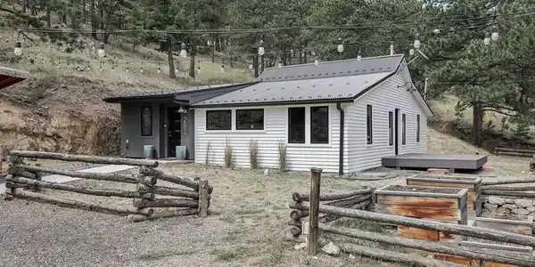 Image 2: Exterior