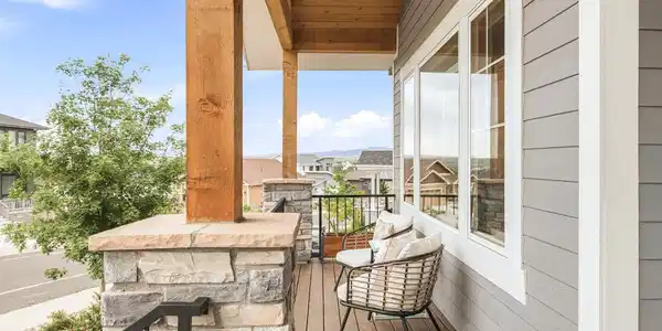 Image 4: Enjoy views of the big sky from the front porch. Image 4: Enjoy views of the big sky from the front porch.