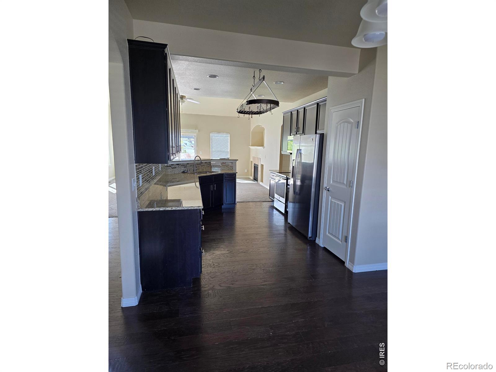 Image 2: Granite counters Image 2: Granite counters