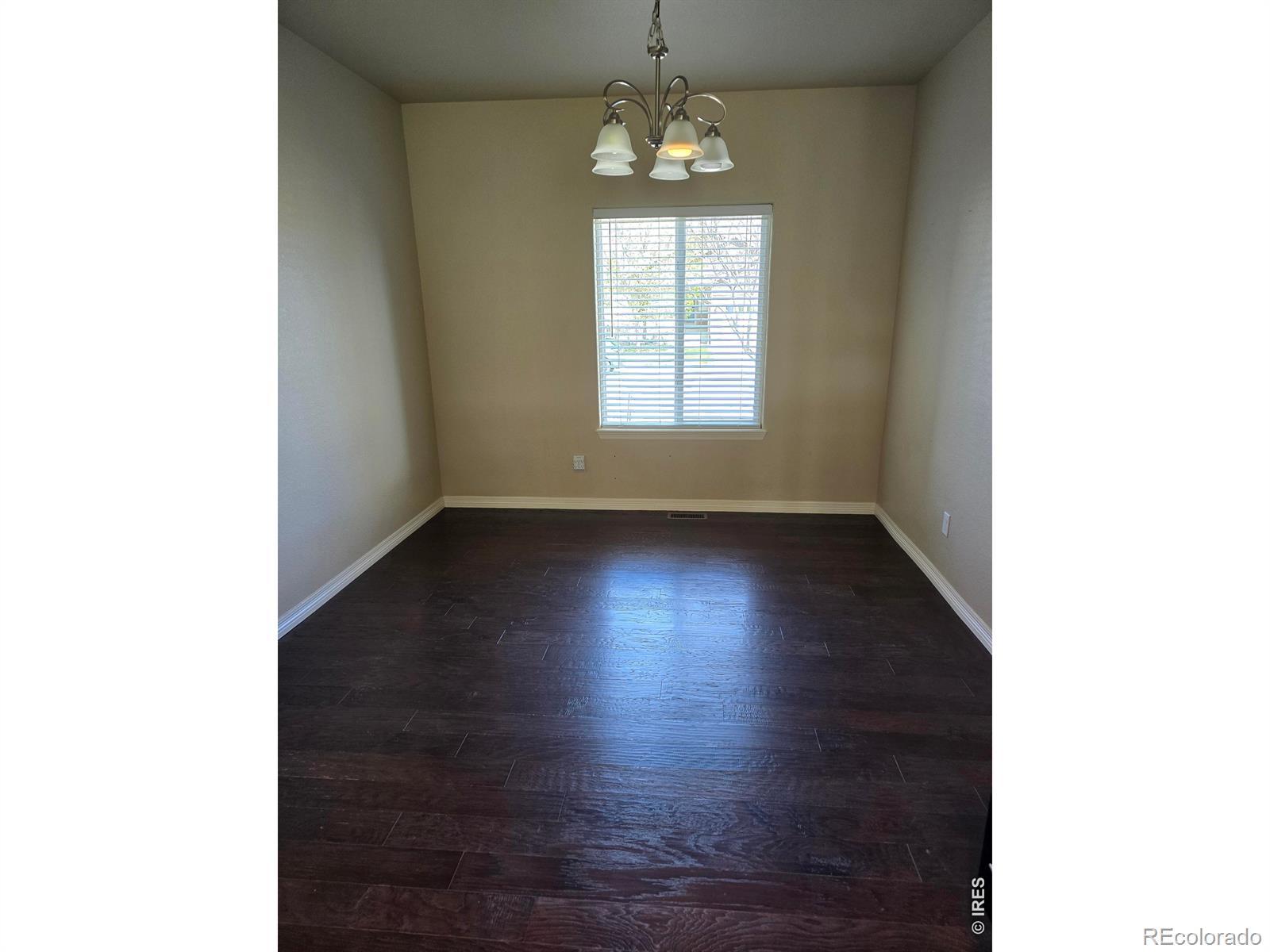 Image 4: spacious dining off kitchen Image 4: spacious dining off kitchen