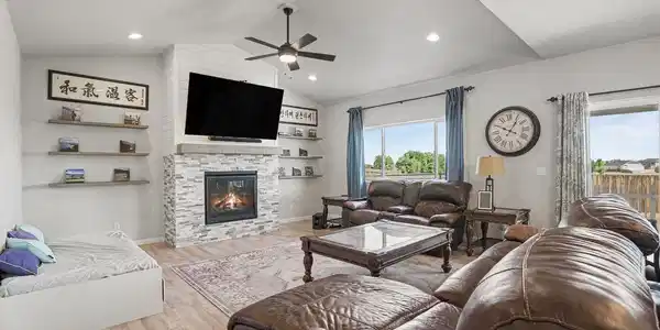 Image 4: Main level family room Image 4: Main level family room