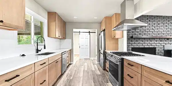 Image 3: New soft-close cabinets