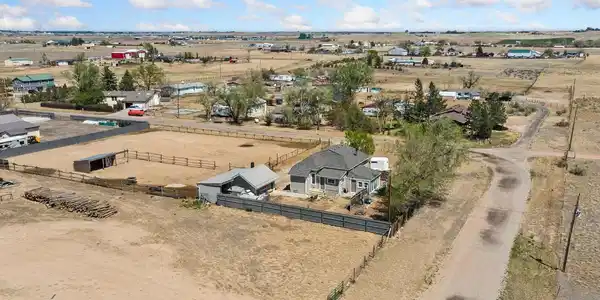 Image 4: Beautiful horse property - Just under 1 acre - Fully fenced, ready for your horse and/or hobby farm