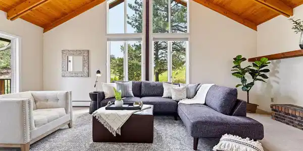 Image 2: Classic mountain design, two fireplaces, two living rooms, and filled with light Image 2: Classic mountain design, two fireplaces, two living rooms, and filled with light