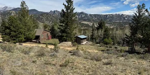 1241 Giant Track Road