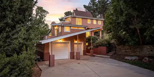Image 3: Mountain living only minutes to Pearl Street