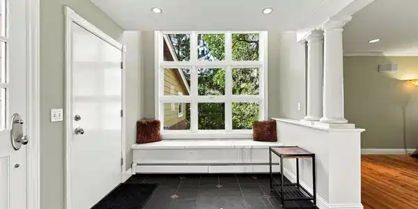 Image 4: Entry / Mudroom