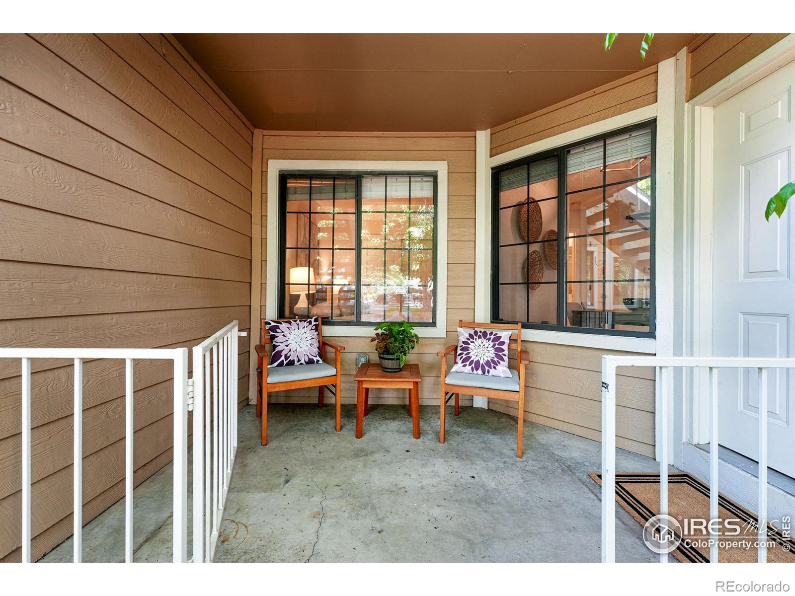 Image 2: Cozy Entry with covered seating area