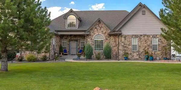 3080 S Buttercup Circle
