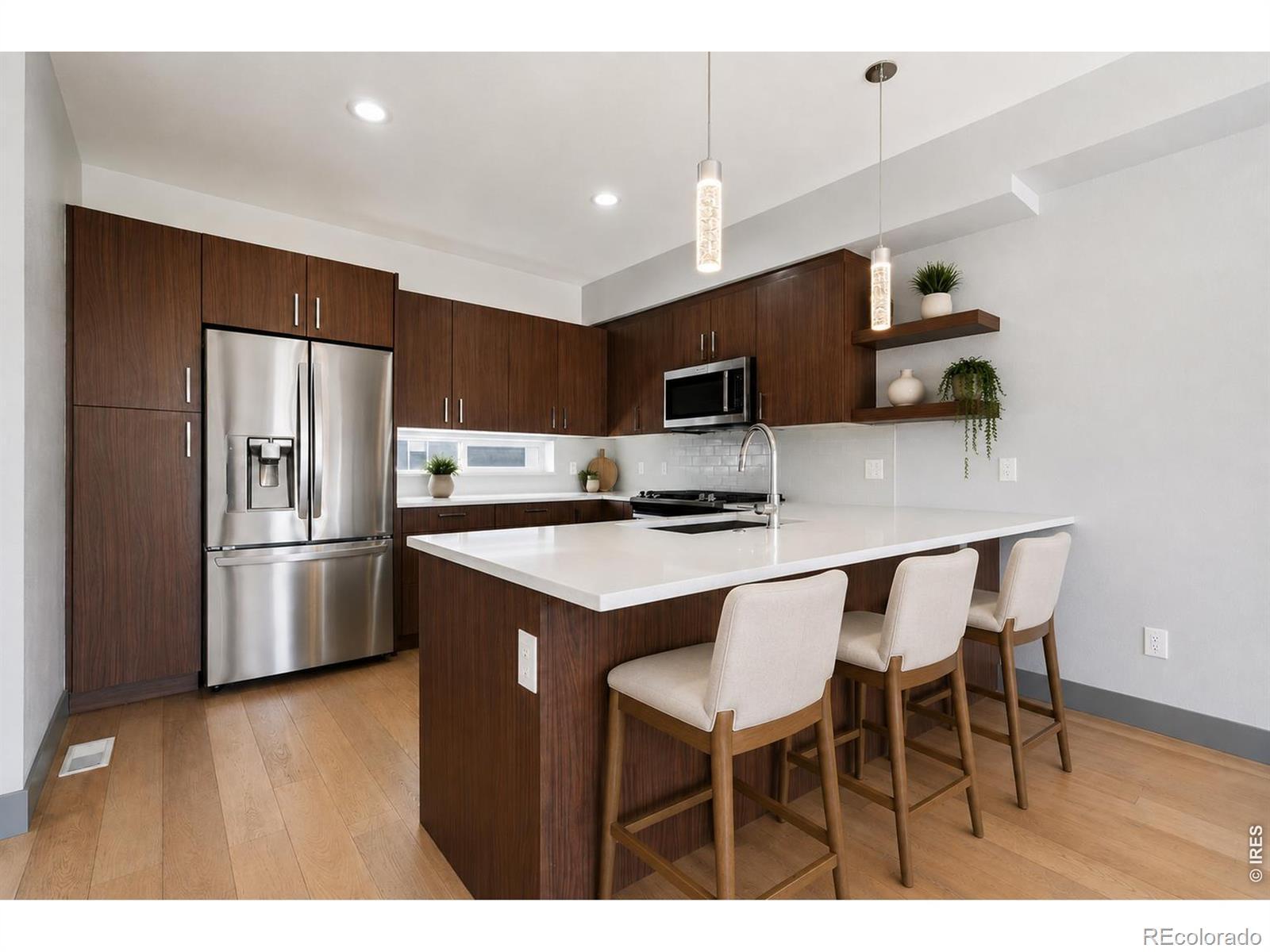 Image 4: Gorgeous chefs kitchen. All SS appliances included. Virtual staging.