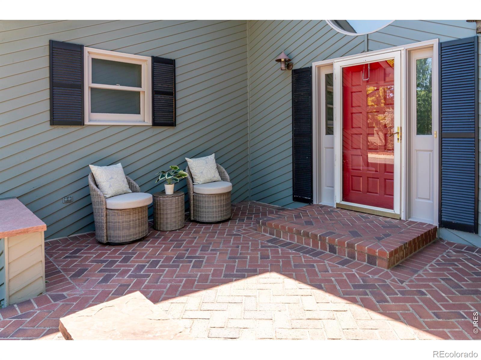 Image 4: Nice Front Porch Area Image 4: Nice Front Porch Area