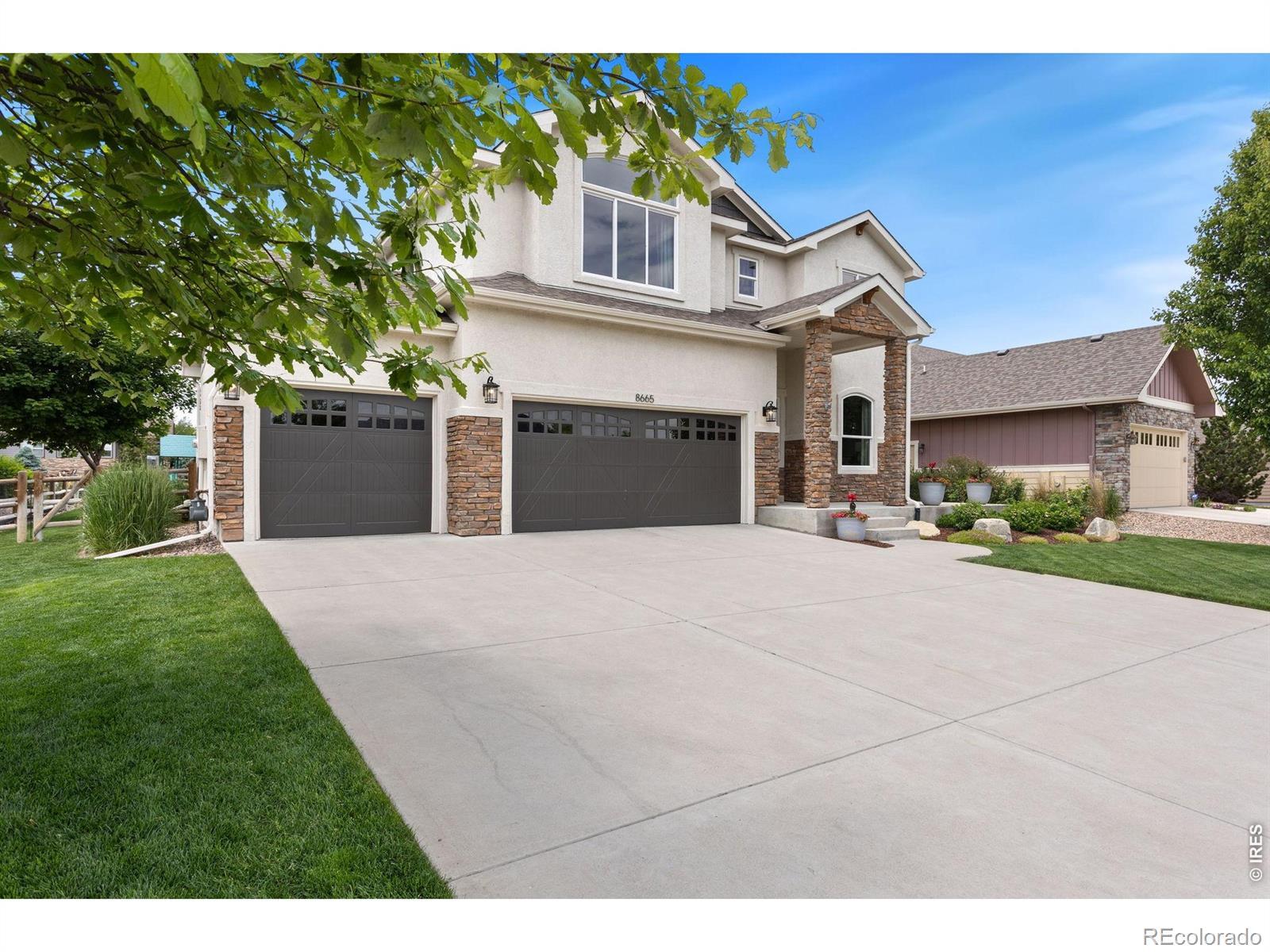 Image 2: A gorgeous home with low-maintenance stucco and stone! Image 2: A gorgeous home with low-maintenance stucco and stone!