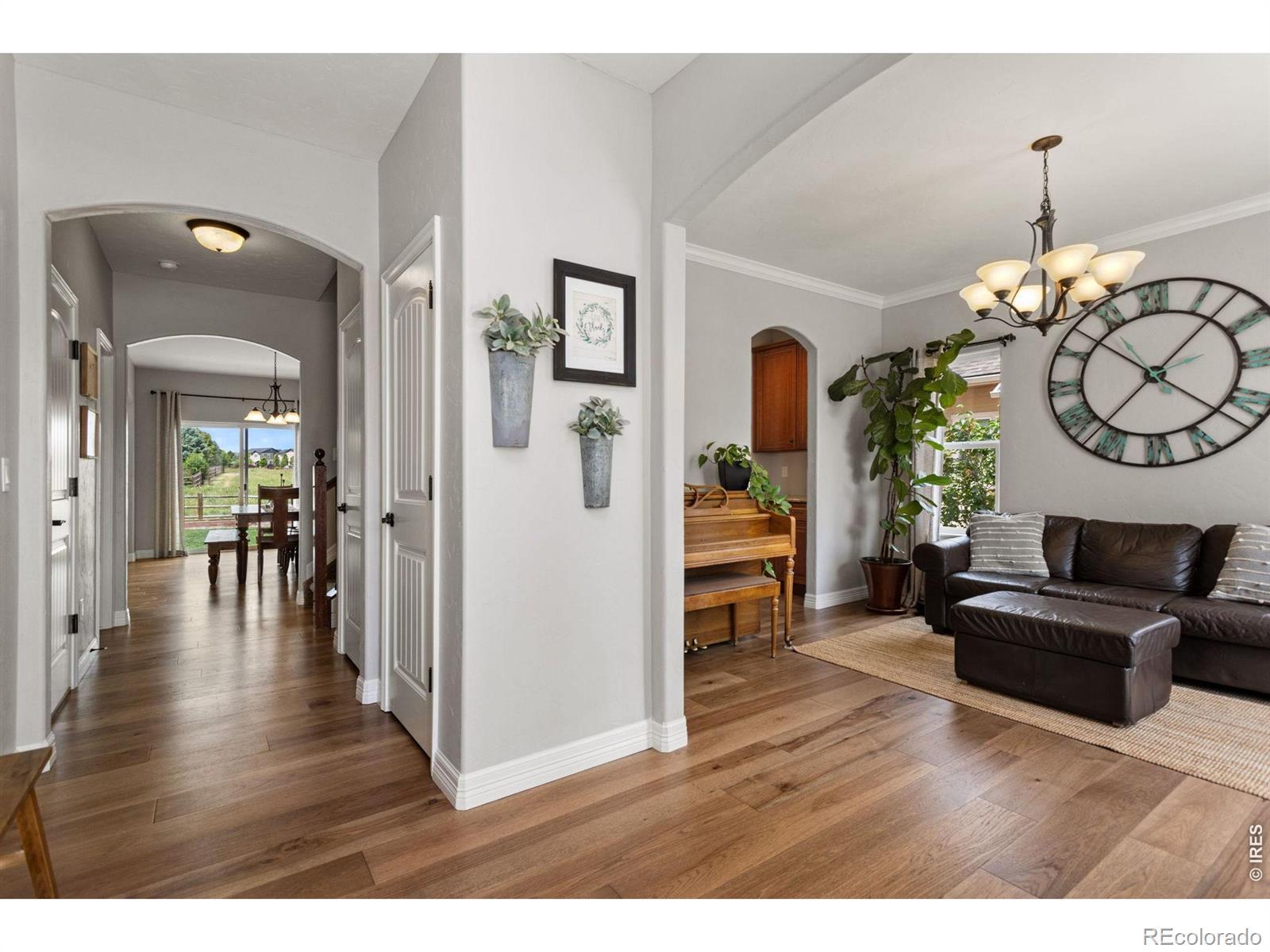 Image 3: Enter onto gorgeous engineered hardwood with views straight to the open space! Image 3: Enter onto gorgeous engineered hardwood with views straight to the open space!