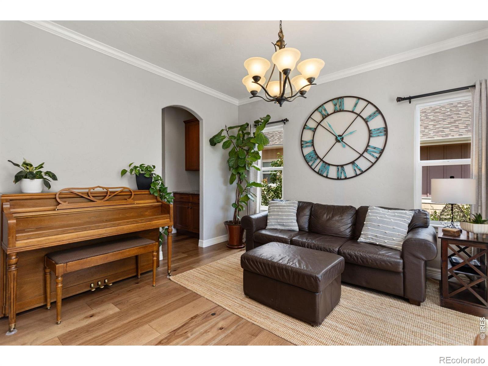 Image 4: Entry living room or office Image 4: Entry living room or office