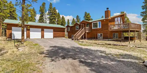 1954 Bluestem Way