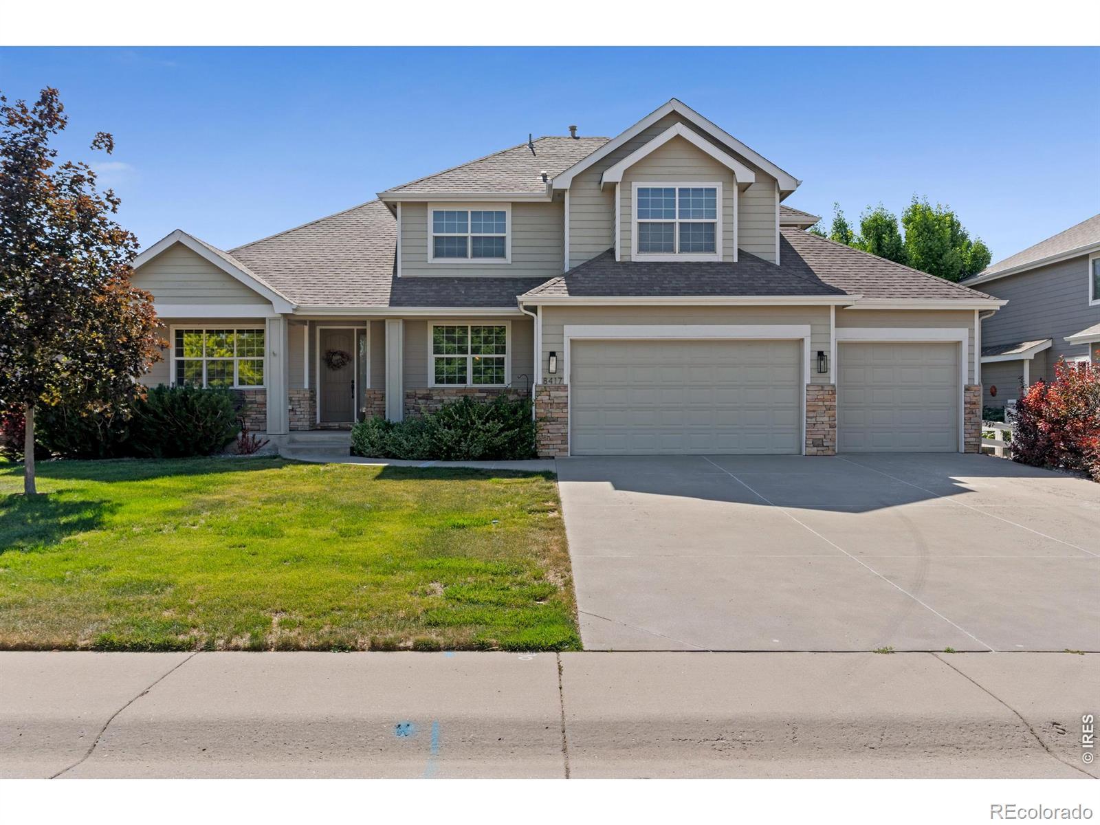Image 1: Popular location and convenient to food, shopping and special events!
