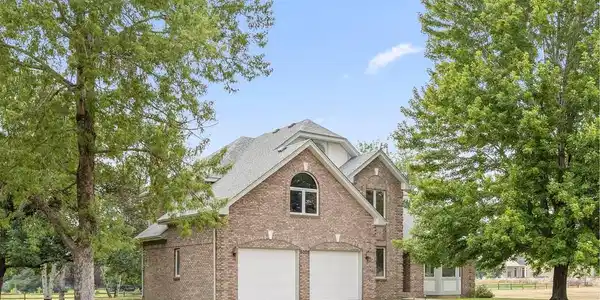 5026 Arrowhead Drive