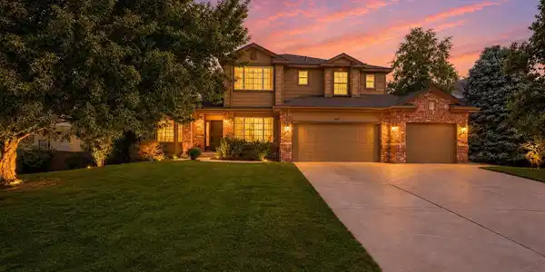 10119 Knoll Circle