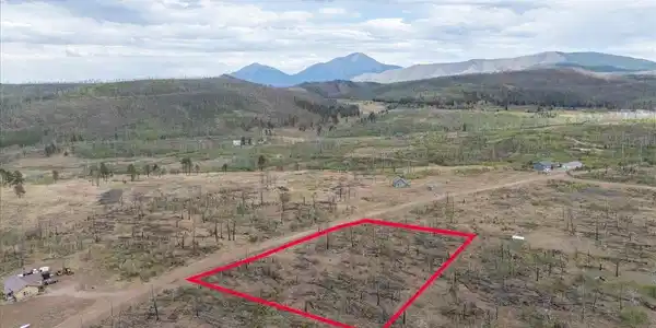 Image 2: Property lines are approximate and not a survey Image 2: Property lines are approximate and not a survey