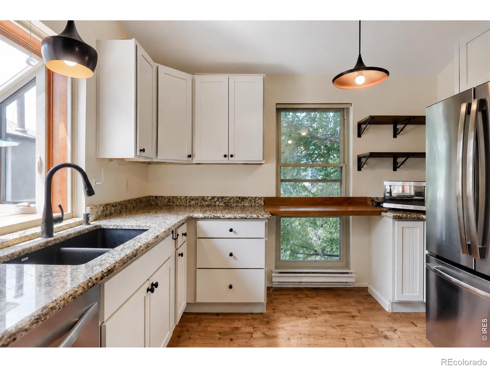 Image 3: Custom remodeled kitchen Image 3: Custom remodeled kitchen