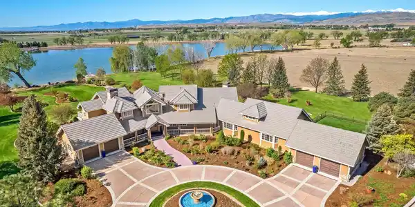 9402 Crystal Lane