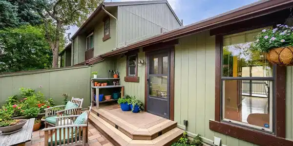 Image 3: Super cute front patio for relaxing and entertaining
