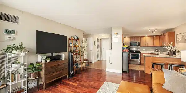 601 W 11th Avenue