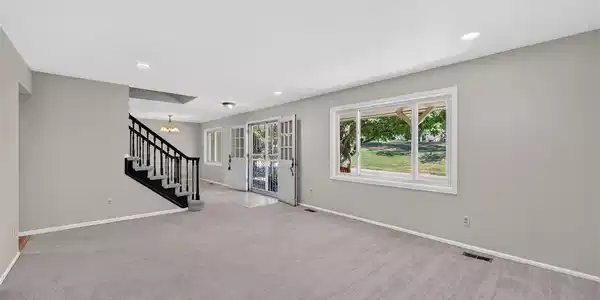 Image 4: Living Room with Park Views Image 4: Living Room with Park Views