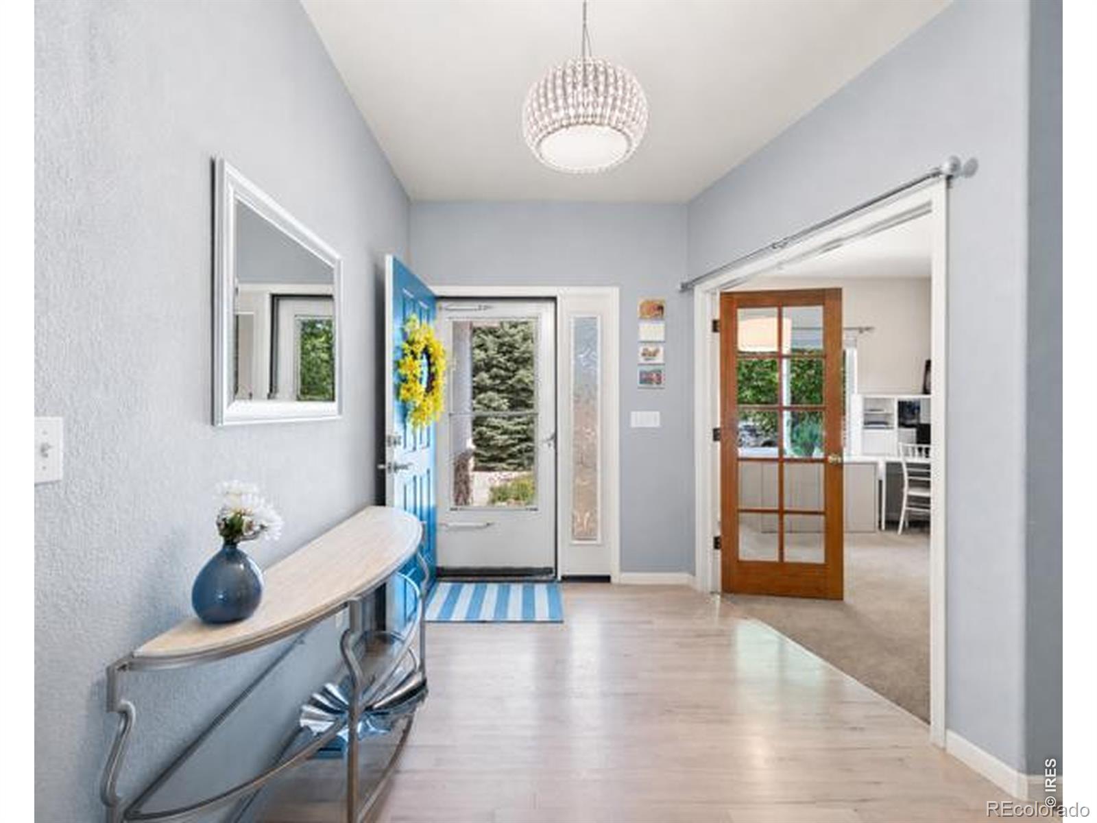 Image 3: Spacious entryway creating an inviting first impression. Image 3: Spacious entryway creating an inviting first impression.