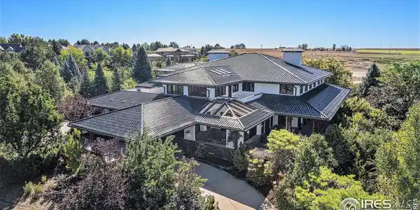 8532 Strawberry Lane