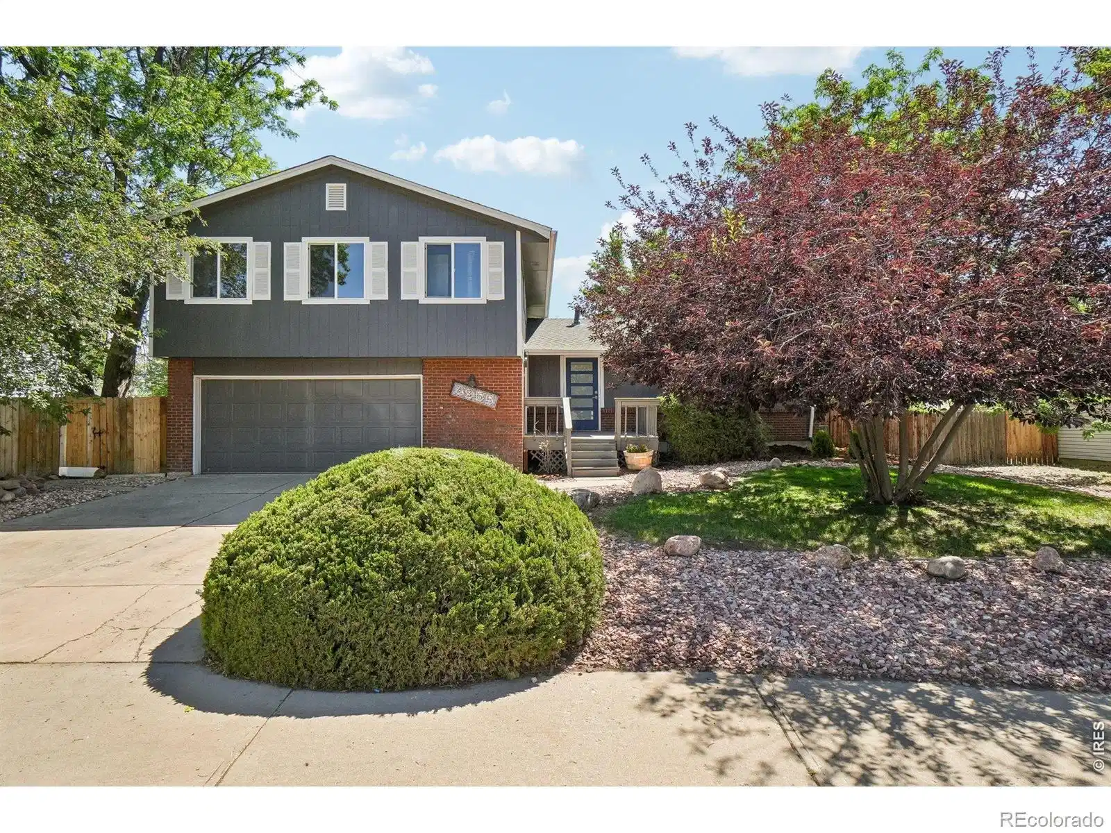 Image 1: The Best Heatherwood Location!