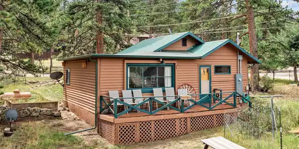 Image 2: A classic cabin! Image 2: A classic cabin!