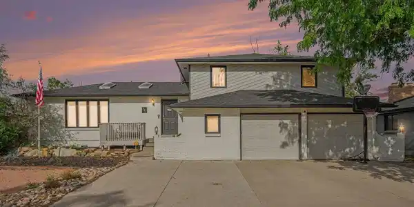 Image 3: Twilight view of the front of the home. Image 3: Twilight view of the front of the home.
