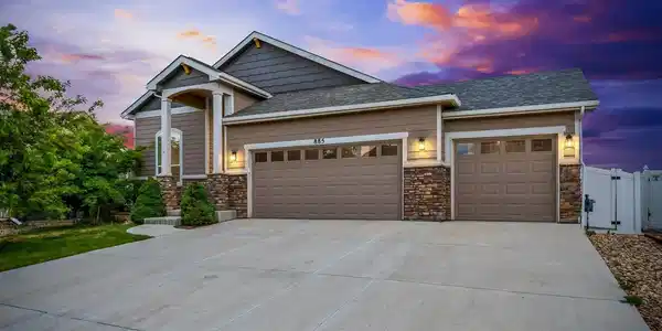 885 Shirttail Peak Drive
