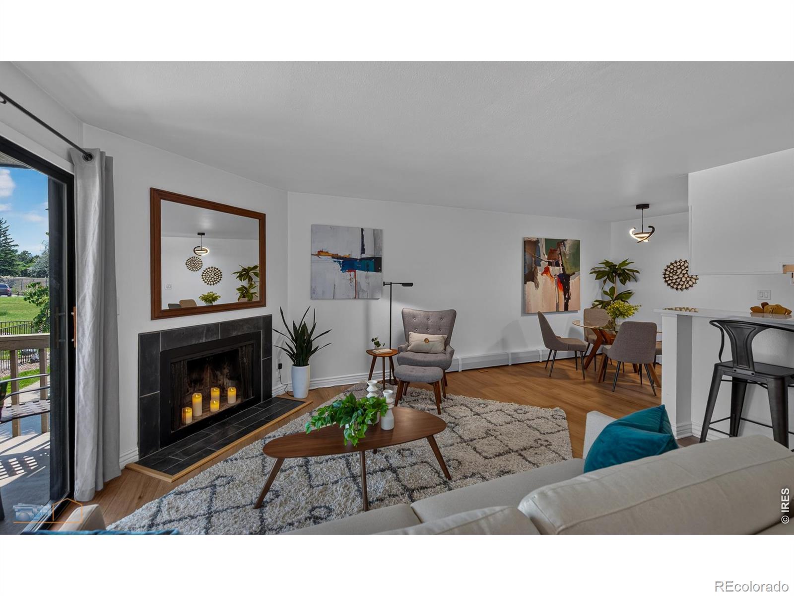 Image 1: Modern open layout in amazingly remodeled condo! Image 1: Modern open layout in amazingly remodeled condo!